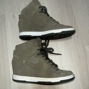 Nike dunk sky high green suede wedge sneakers